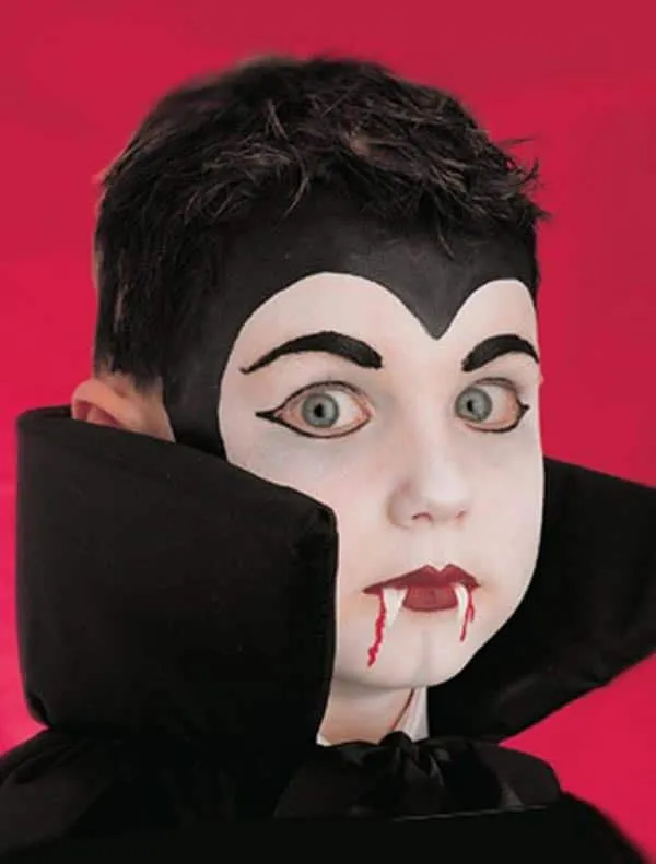 Maquillaje de vampiro paso a paso. Maquillaje infantil de Halloween Maquillaje de vampiro paso a paso. Maquillaje infantil de Halloween