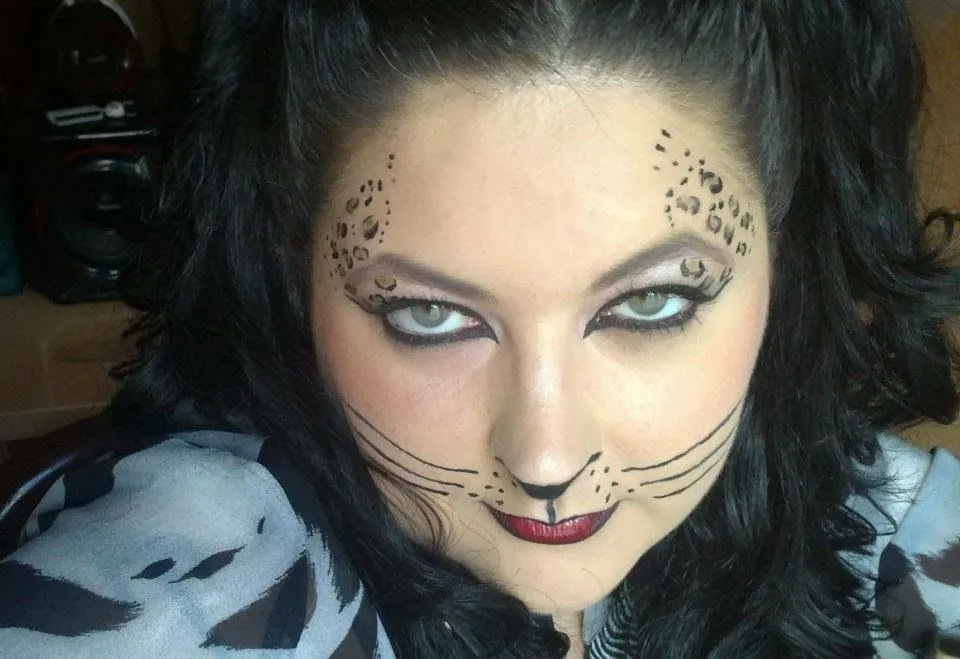 LA MAQUILLAJERÍA: LA LUZ Y EL COLOR EN EL MAQUILLAJE LA MAQUILLAJERÍA: LA LUZ Y EL COLOR EN EL MAQUILLAJE