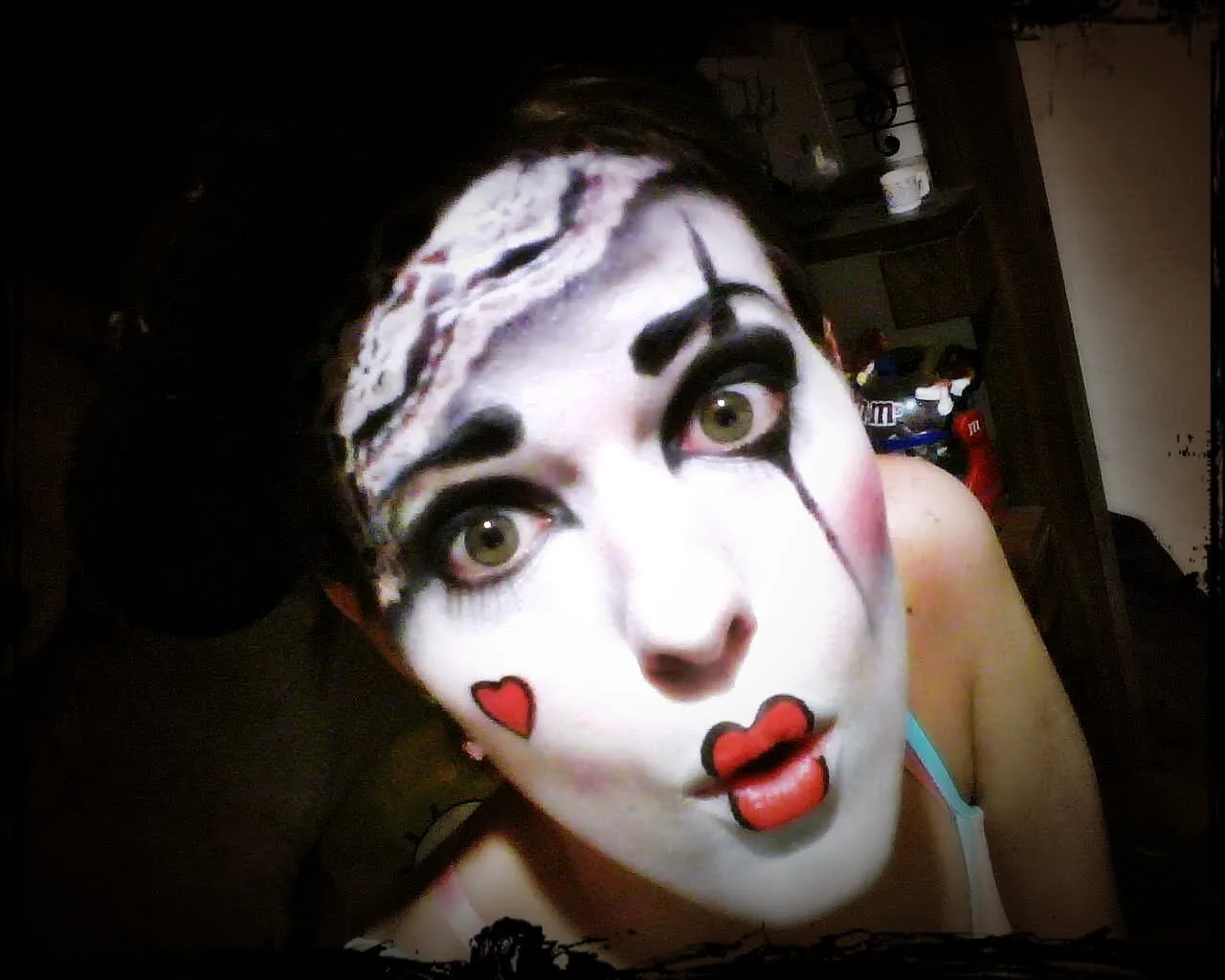 Maquillando mi Mundo: Un Mimo Romantico