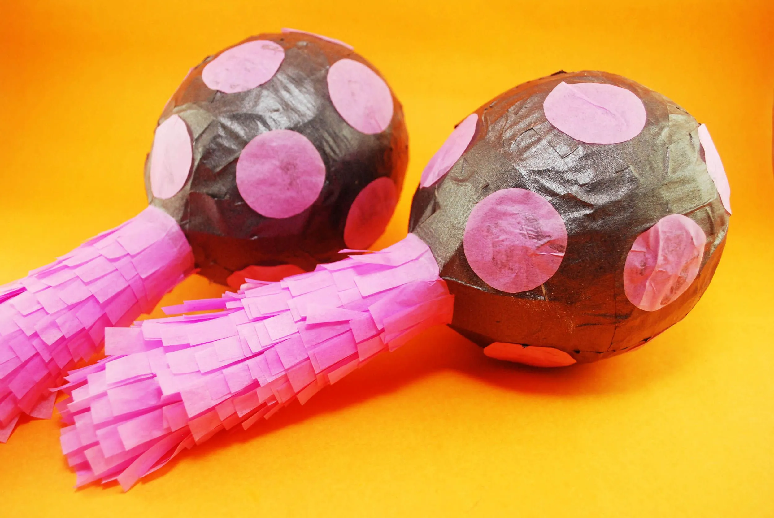 Cómo hacer maracas: 14 Pasos (con imágenes) - wikiHow Cómo hacer maracas: 14 Pasos (con imágenes) - wikiHow