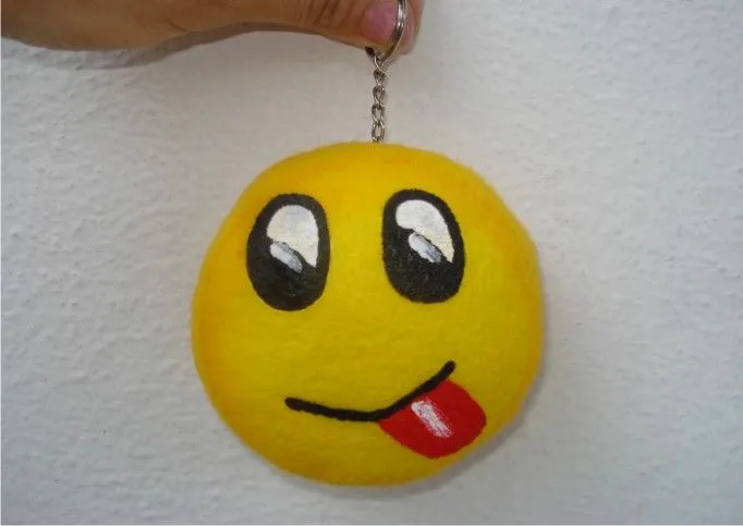 Marcecharitas: Carita del msn con lenguita. Marcecharitas: Carita del msn con lenguita.