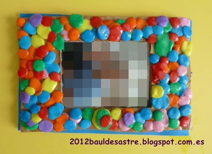 Marco de fotos con bolitas de plastilina. Regalo día del padre ... Marco de fotos con bolitas de plastilina. Regalo día del padre ...