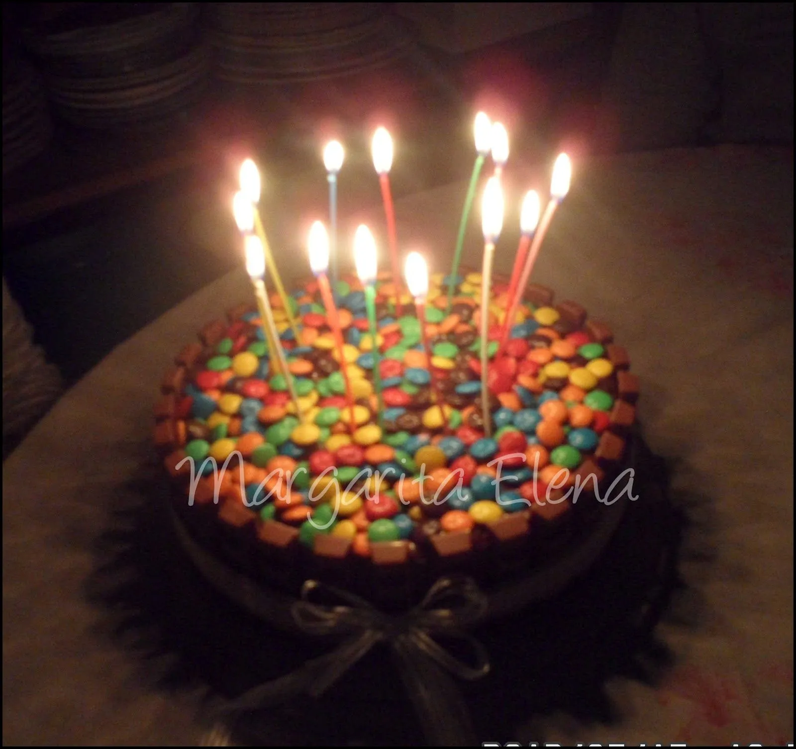 Comidas Caseras y Delicias Dulces: Torta con chocolates y roclets Comidas Caseras y Delicias Dulces: Torta con chocolates y roclets