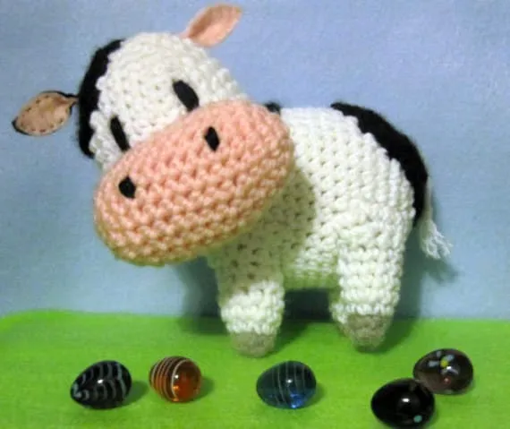 Margarita el patrón de Amigurumi vaca por NerdyKnitterDesigns Margarita el patrón de Amigurumi vaca por NerdyKnitterDesigns