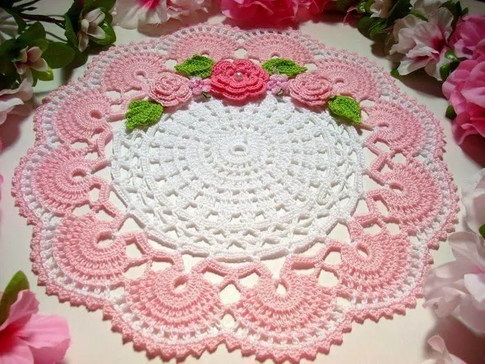 María Cielo: Carpetas originales y diferentes tejidas al crochet María Cielo: Carpetas originales y diferentes tejidas al crochet