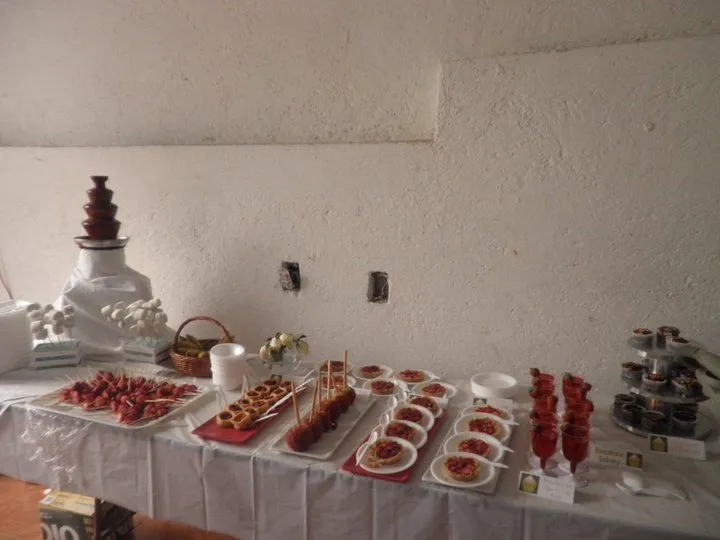 Mariana's Bakery: Mesa de Postres para el Bautizo de Daniel Mariana's Bakery: Mesa de Postres para el Bautizo de Daniel