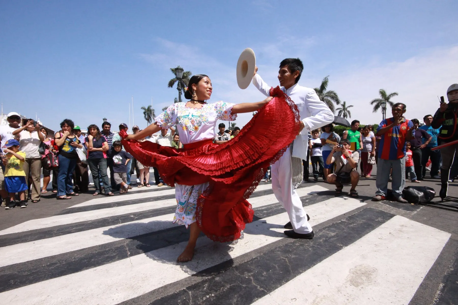 La marinera peruana: ¿cuál es el origen de este tradicional baile y por qué es tan popular en el Perú y el mundo? Danzas típicas Trujillo | Respuestas | La República La marinera peruana: ¿cuál es el origen de este tradicional baile y por qué es tan popular en el Perú y el mundo? Danzas típicas Trujillo | Respuestas | La República