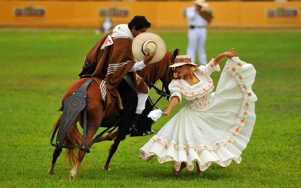 La Marinera Peruana: Pasión y Esplendor – SUMAQ La Marinera Peruana: Pasión y Esplendor – SUMAQ