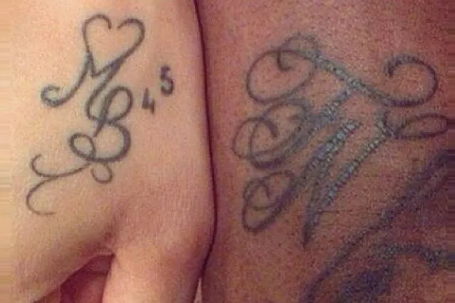 Mario Balotelli si è tatuato le iniziali di Fanny Neguesha (FOTO ... Mario Balotelli si è tatuato le iniziali di Fanny Neguesha (FOTO ...