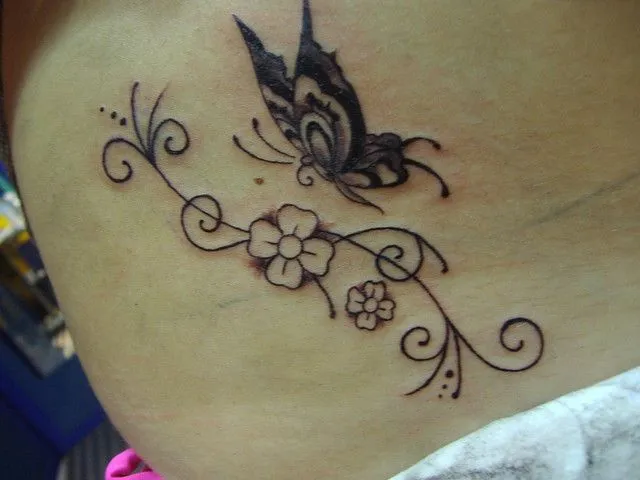 Tattoos de enredaderas con mariposas - Imagui Tattoos de enredaderas con mariposas - Imagui