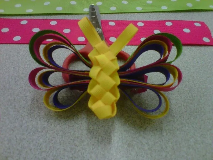 Mariposa hecha con cinta. | Cosas que hago :) | Pinterest Mariposa hecha con cinta. | Cosas que hago :) | Pinterest