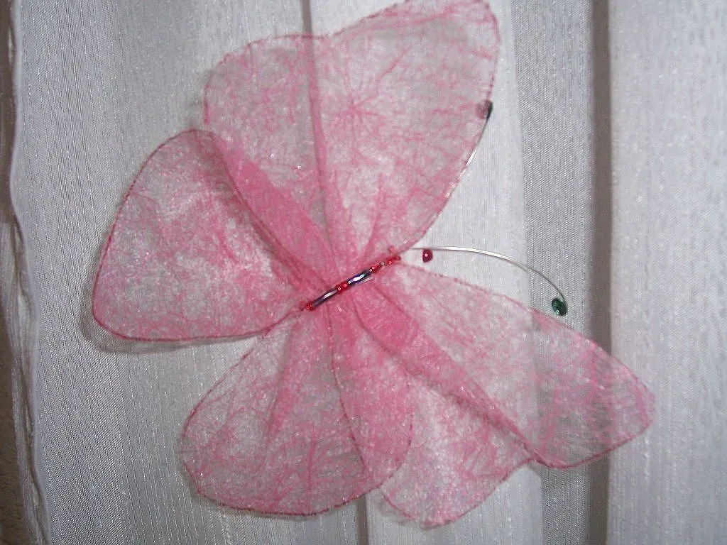 como hacer mariposas en tela | Aprender manualidades es facilisimo. como hacer mariposas en tela | Aprender manualidades es facilisimo.