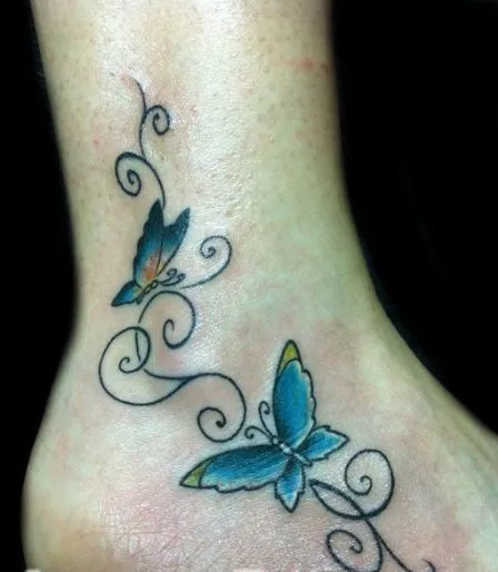 Mariposas con Firuletes - Tatuajes para Mujeres