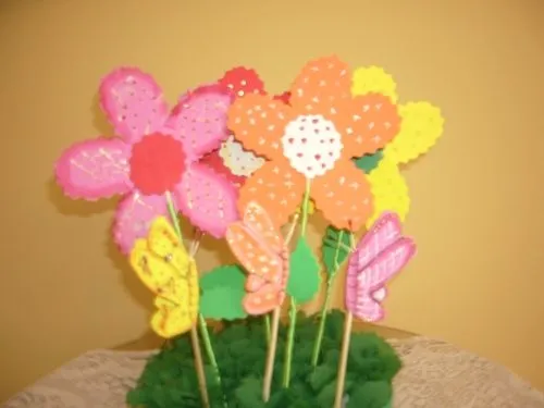 Mariposas y flores en foamy - Imagui