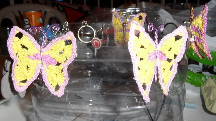 Mariposas de ganchillo y alambre hechas a pachas con mi mamá ...