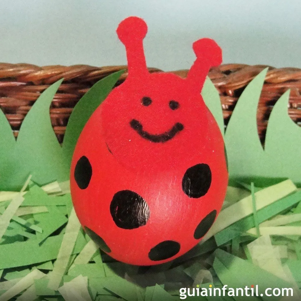 Mariquita de la suerte. Manualidades infantiles con huevos Mariquita de la suerte. Manualidades infantiles con huevos