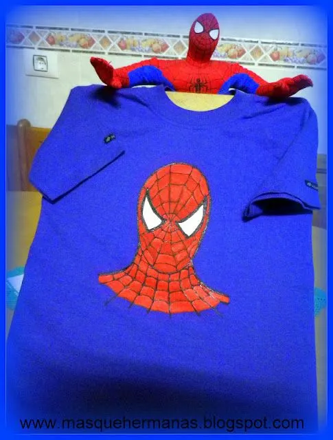 MÁS QUE HERMANAS: DIBUJO EN CAMISETA, HOY: SPIDERMAN MÁS QUE HERMANAS: DIBUJO EN CAMISETA, HOY: SPIDERMAN
