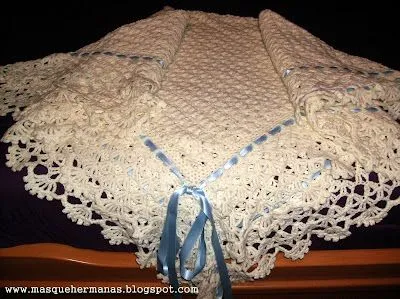 MÁS QUE HERMANAS: Toquilla de bebé