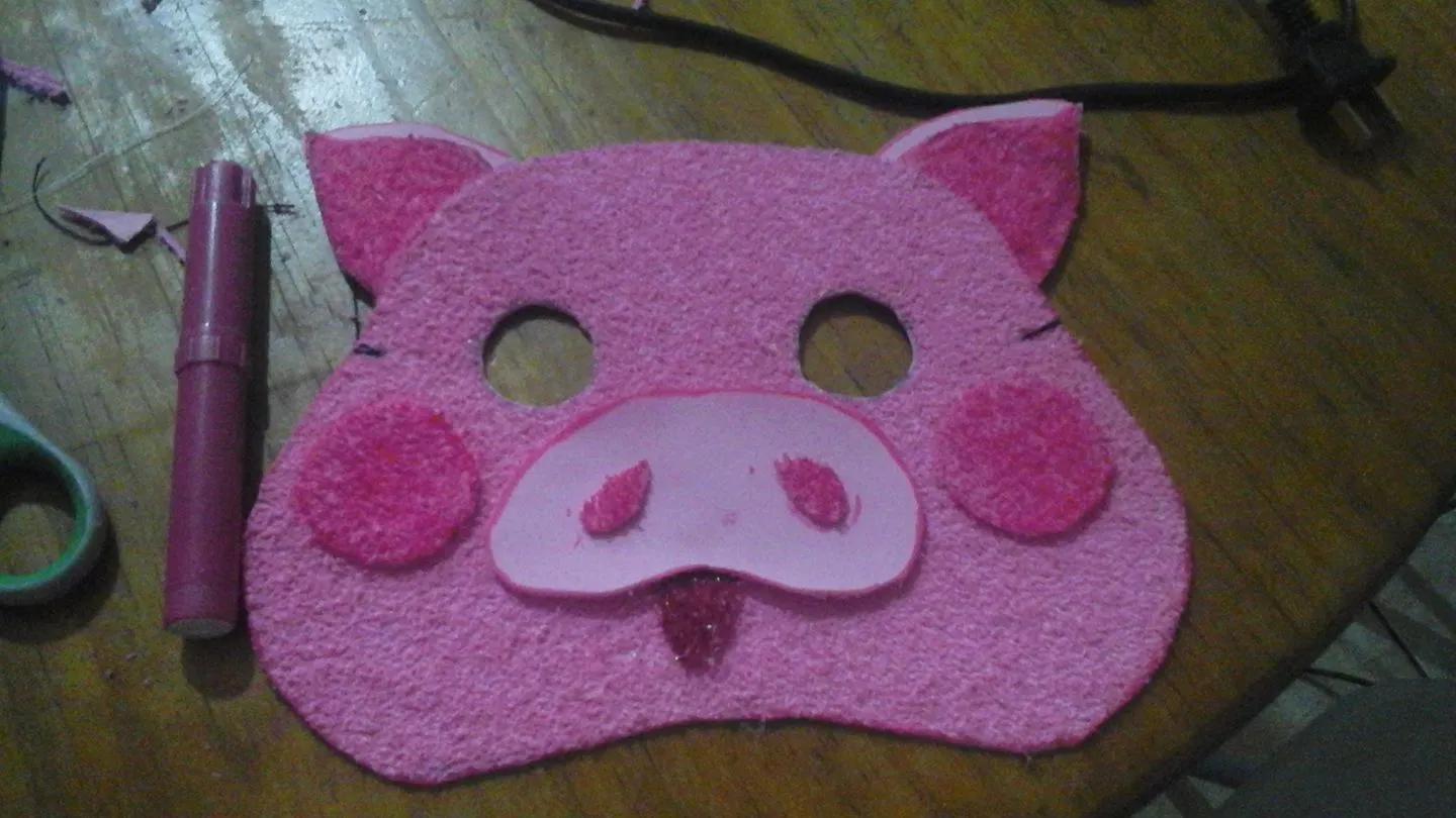 Máscara de cerdito. Hecho en fomi toalla. | Mascara de cerdo, Manualidades escolares, Caja hecha en casa Máscara de cerdito. Hecho en fomi toalla. | Mascara de cerdo, Manualidades escolares, Caja hecha en casa