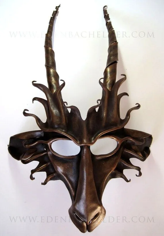 Máscara de cuero de cabra brown y bronce Pan Fauno por edenbee Máscara de cuero de cabra brown y bronce Pan Fauno por edenbee