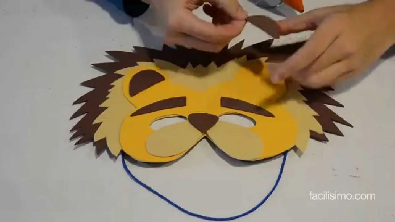 Cómo hacer una máscara de león | facilisimo.com - YouTube Cómo hacer una máscara de león | facilisimo.com - YouTube