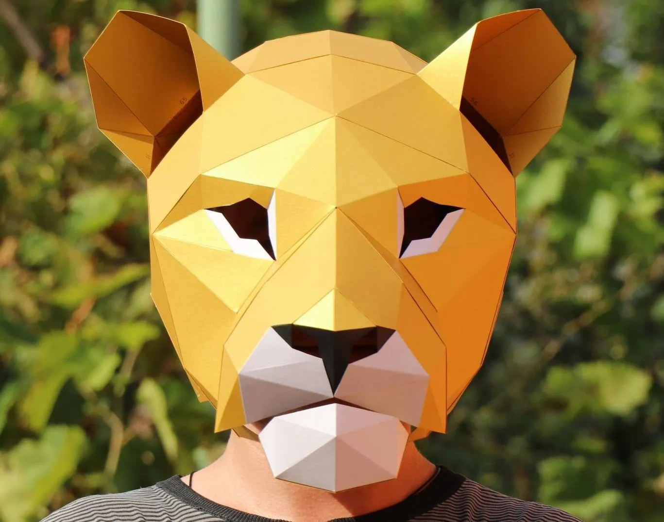 Máscara de Leona Low Poly, DIY Paper Craft Mask Lioness, Plantilla PDF para Máscaras 3D - LACRAFTA Máscara de Leona Low Poly, DIY Paper Craft Mask Lioness, Plantilla PDF para Máscaras 3D - LACRAFTA
