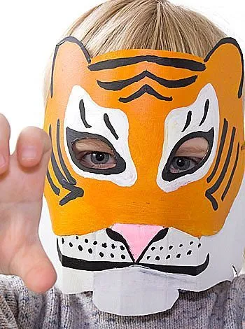 Máscaras de Carnaval con platos de papel. Manualidades para niños