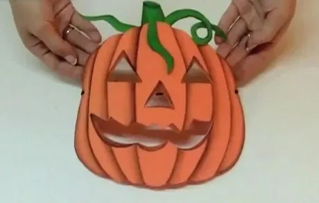 Máscara para Halloween con goma eva