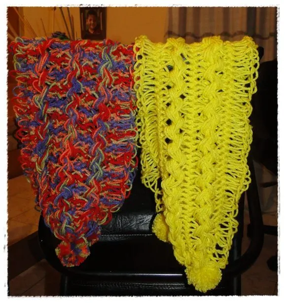 Entre Mates y Lazadas: Bufandas tejidas en horquillas Entre Mates y Lazadas: Bufandas tejidas en horquillas