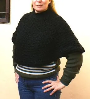 Entre Mates y Lazadas: Capa tejida muy simple al crochet Entre Mates y Lazadas: Capa tejida muy simple al crochet