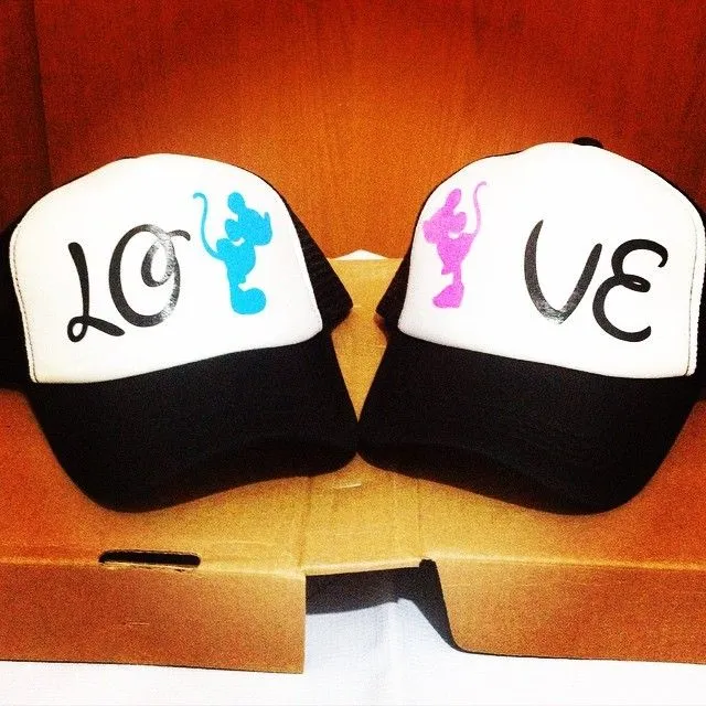 Mauricio Díaz - Aun disponibles $200 pesos el par + envío Gorras...