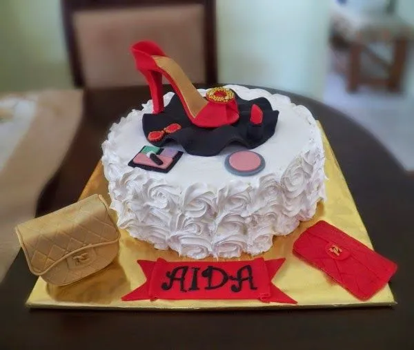 Tacón en Fondant (High Heel Shoe Cake Topper) | Mari's Cakes Tacón en Fondant (High Heel Shoe Cake Topper) | Mari's Cakes