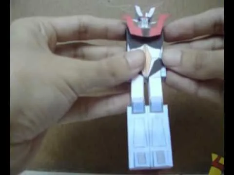 MAZINGER-Z-ES-UN-TRANSFORMER-DE-PAPEL - YouTube