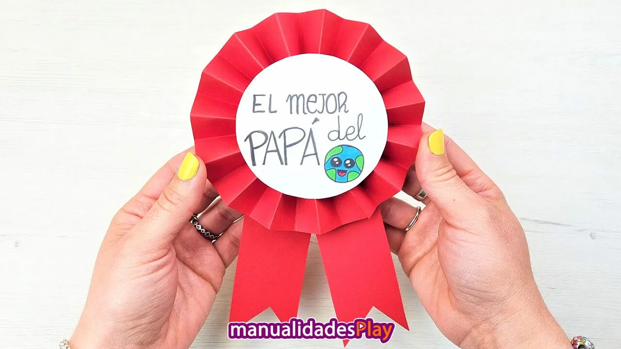 Cómo hacer una medalla casera de papel fácil - Manualidades Play