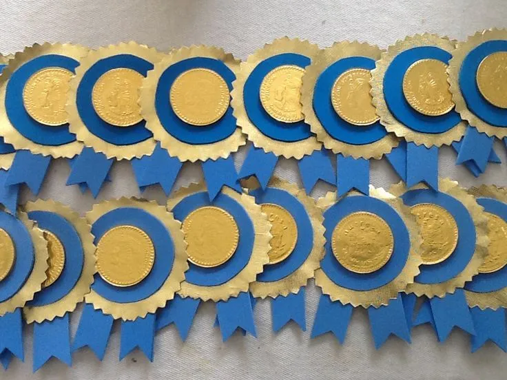 Medallas preescolar moneda de chocolate, foami, papel dorado y ...