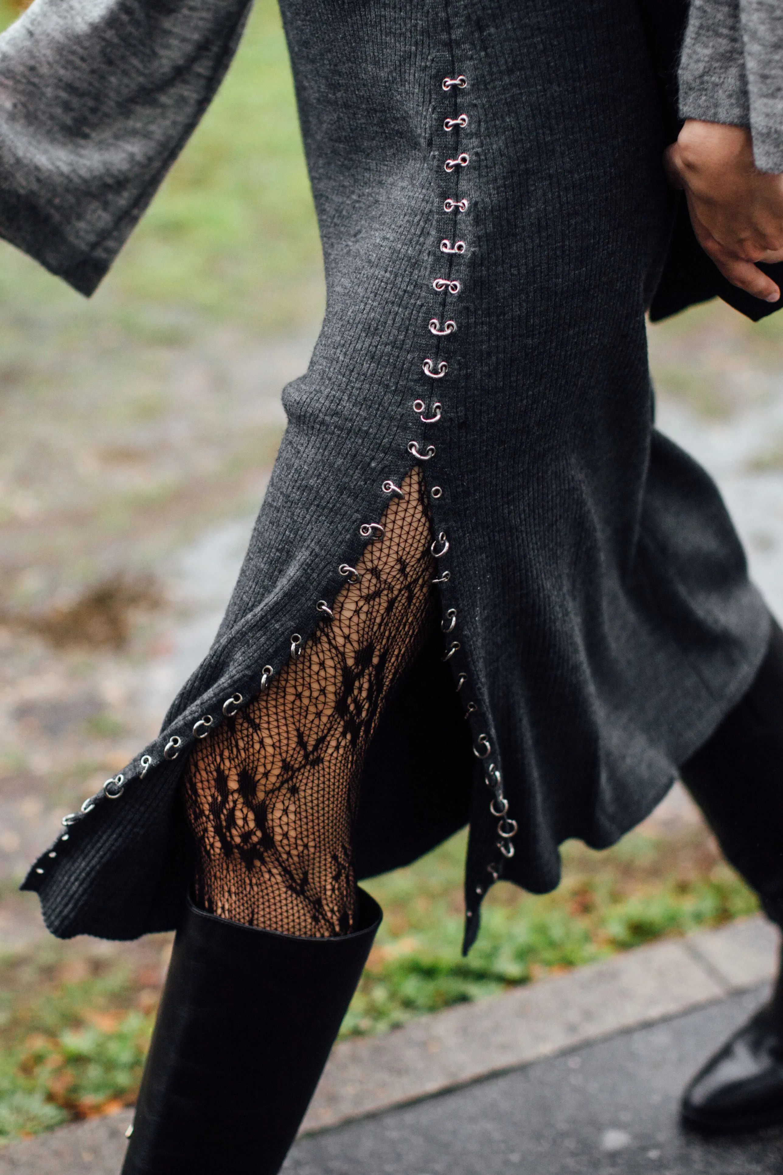 Medias de cristal, medias de rejilla... ¿Cuáles están de moda y cómo llevarlas este año? | Moda Medias de cristal, medias de rejilla... ¿Cuáles están de moda y cómo llevarlas este año? | Moda
