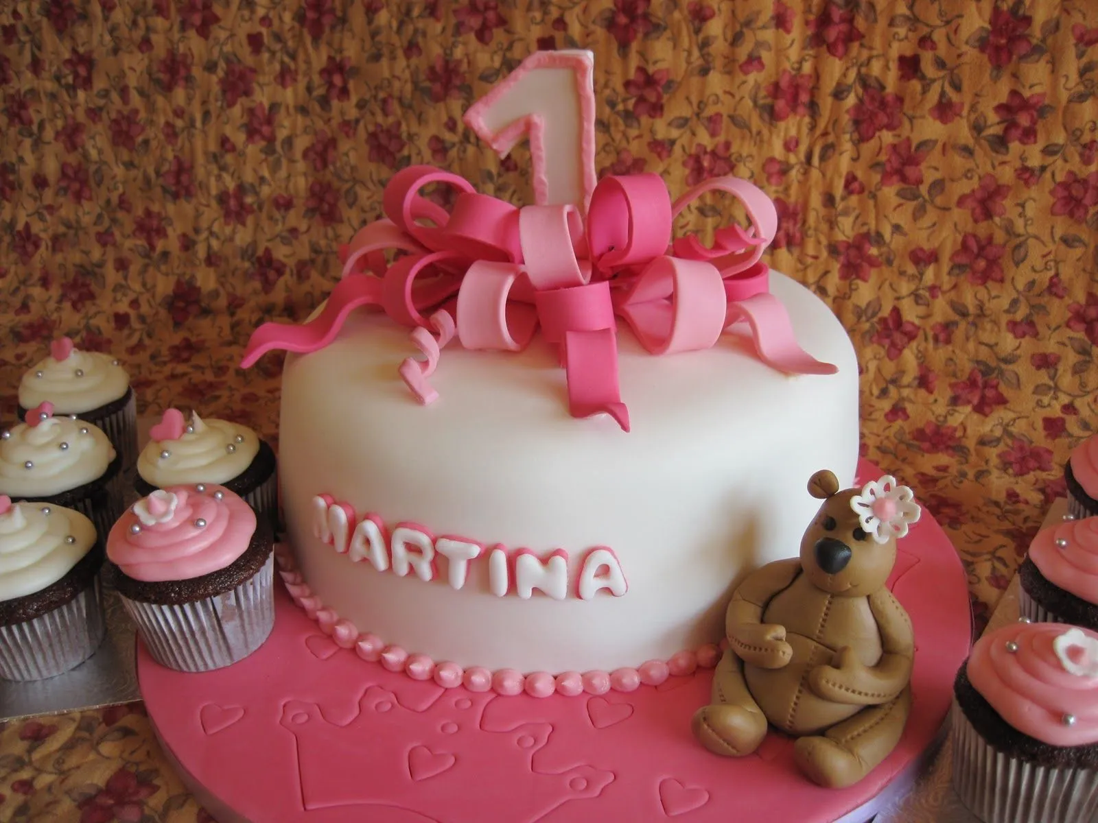 Medusa's Cakes: Tarta 1 año blanco/rosa/Lazo / One year white/pink ...