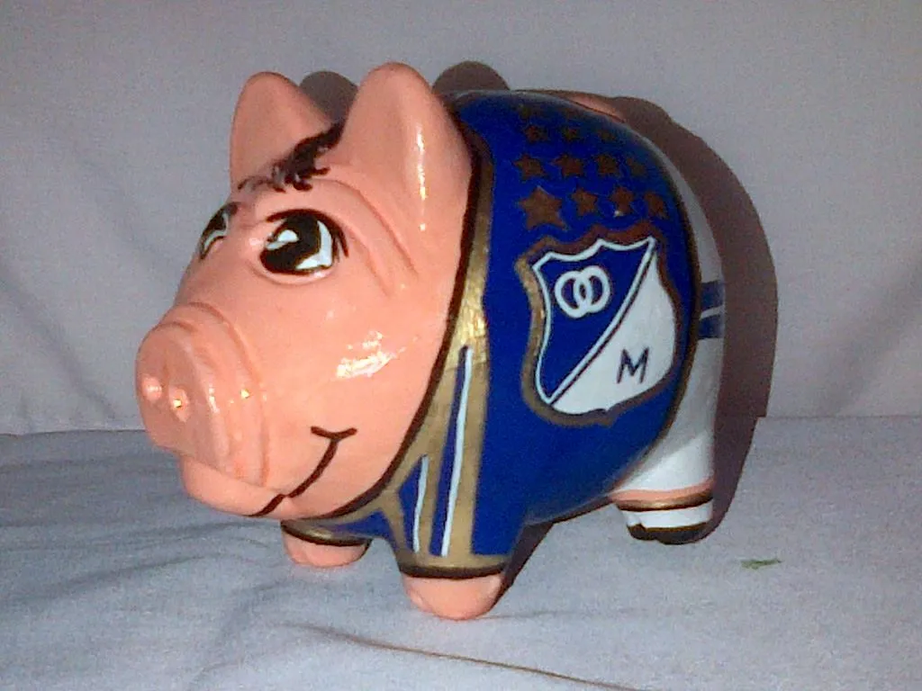 Mega-Marrano Hincha De Millos | Mega Marranos pintados Mega-Marrano Hincha De Millos | Mega Marranos pintados