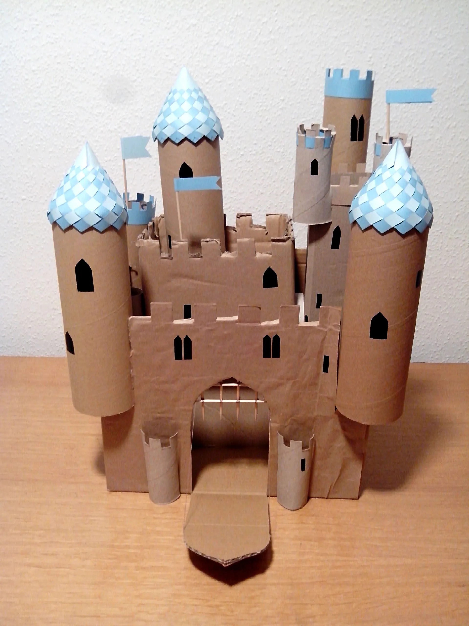 El castillo del Belén con rollos de papel | Castillo de cartón,  Manualidades, Manualidades con cartulina