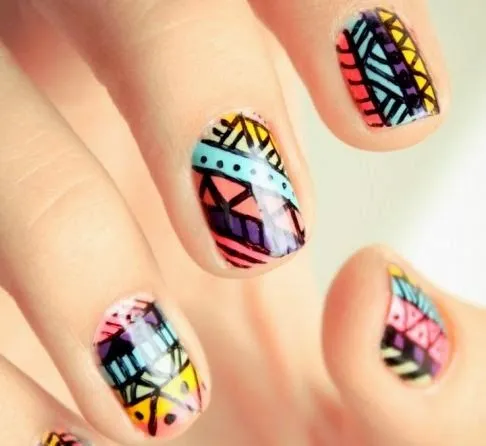 Los mejores diseños tribales para uñas ~ Manoslindas.com