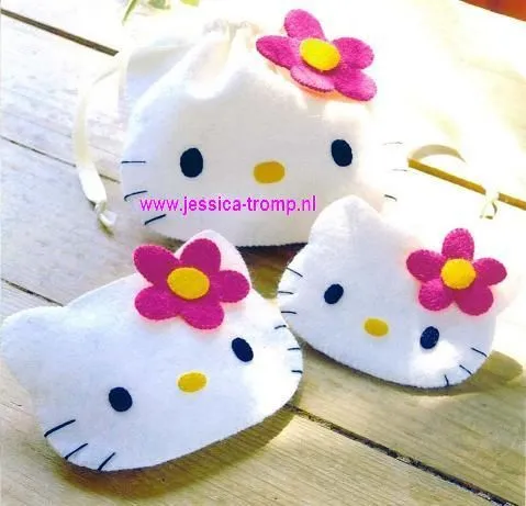 MEMEKAN: BOLSO CON PATRONES HELLO KITTY