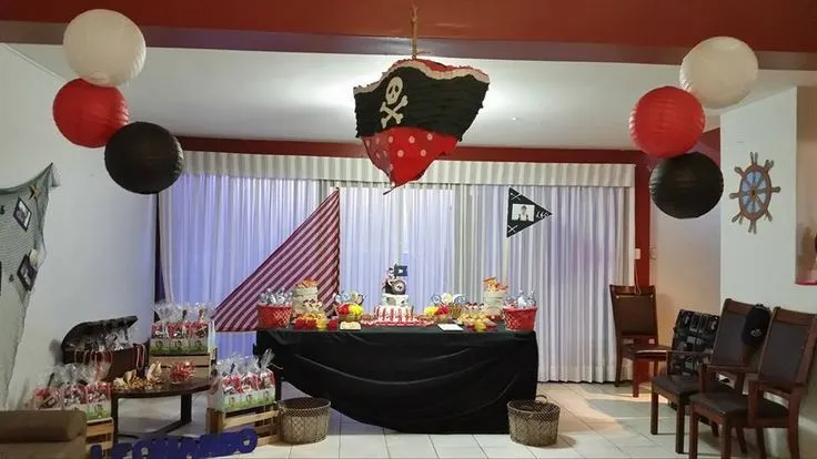 Mesa barco, cofre con tesoros, red de pescar y demás motivos para ... Mesa barco, cofre con tesoros, red de pescar y demás motivos para ...