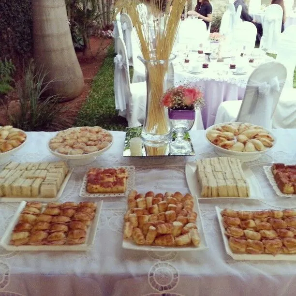 mesa de bocadillos salados | boda | Pinterest | Mesas