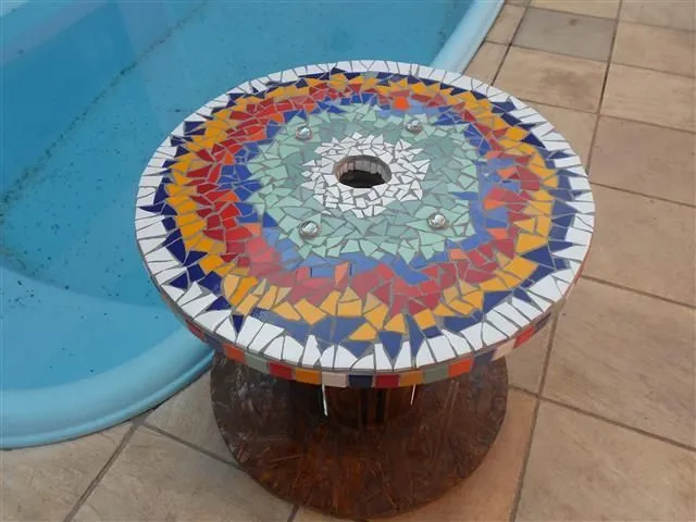 Mesa Carretel com rodízios Mosaico de Azulejos Tampo de 50cm ...
