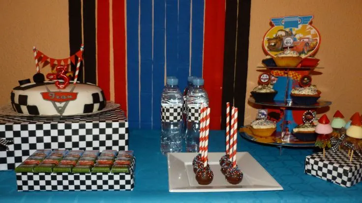 mesa de dulces de cars.!! | Lugares para visitar | Pinterest