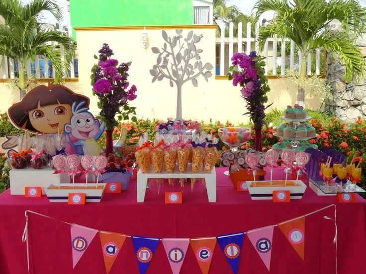 Mesa de dulces dora la exploradora | Decoración fiestas ...