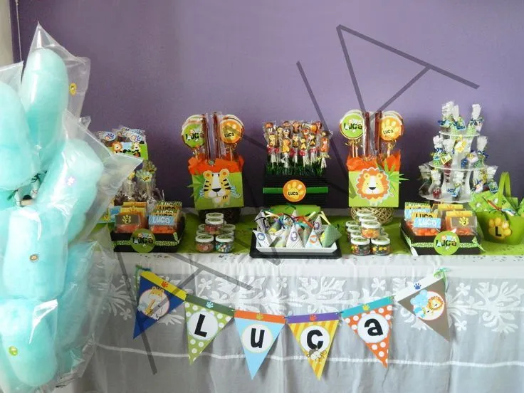 Mesa de dulces para fiesta infantil con tema de animalitos | Mesas ...