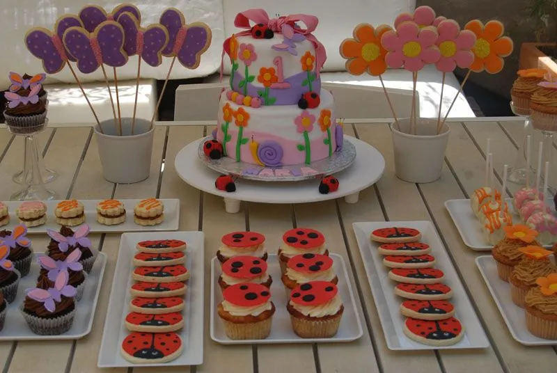 Mesa de dulces de mariquitas | Divinas Tartas Mesa de dulces de mariquitas | Divinas Tartas