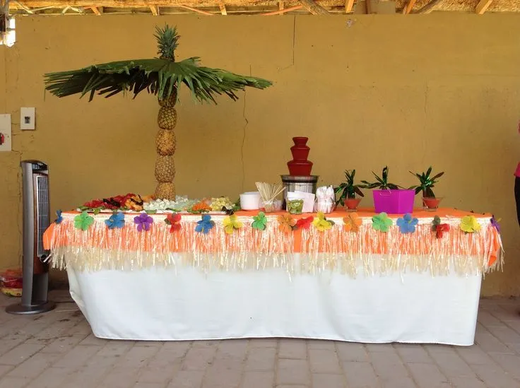 Mesa de fruta, con fuente de chamoy perfecta para una fiesta ...