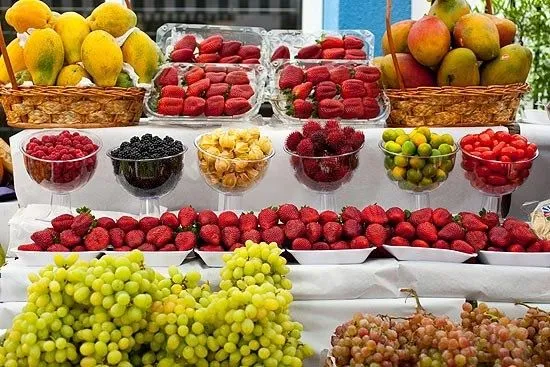 mesa de frutas para o buffet | Ideas para mesa de dulces | Pinterest
